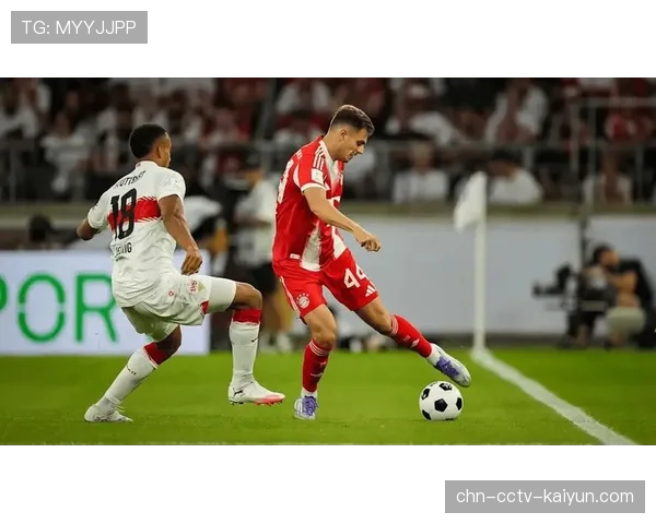 斯图加特4-0汉堡紧追欧冠，跑动压制战术奏效